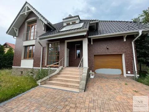 Pronájem rodinného domu, Kolová, 372 m2