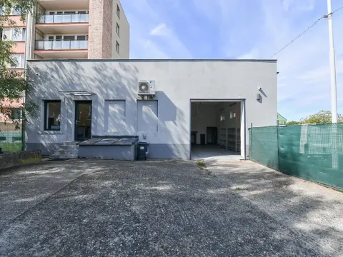 Prodej obchodního prostoru, Praha - Horní Počernice, Komárovská, 210 m2